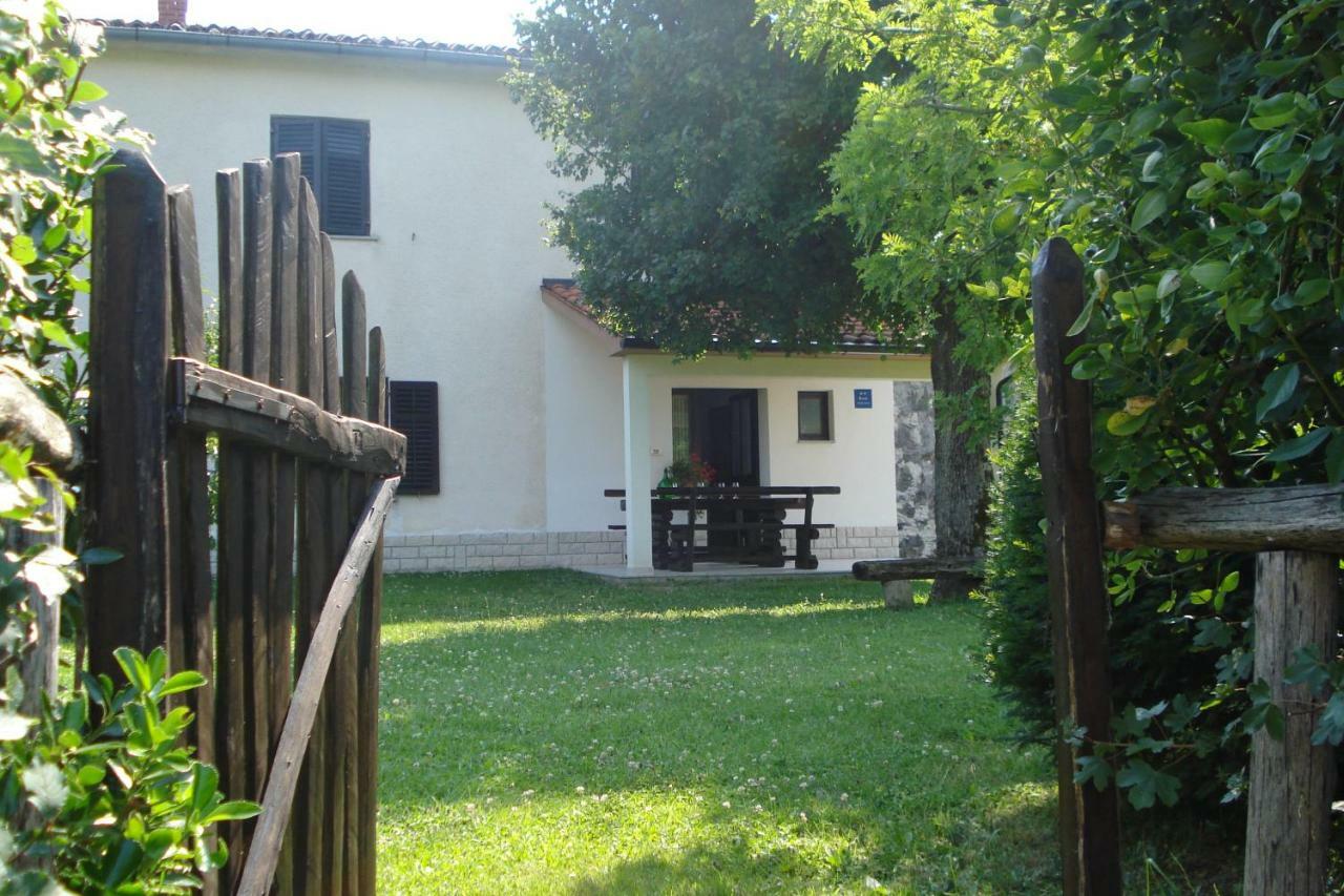 Apartmani Aldo Roč Εξωτερικό φωτογραφία